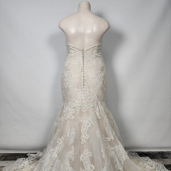 Allure Bridals 9407 Ivory Lace Mermaid Wedding Gown Size 1x-2x - Picture 4 of 11